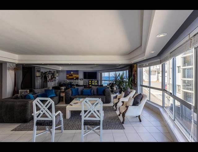 3 BEDROOM APARTMENT FOR SALE IN BANTRY BAY